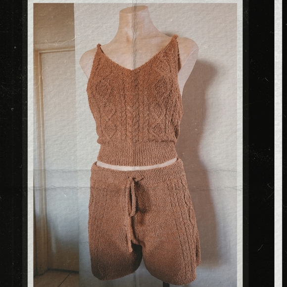 🆕️Comfy & Cozy Collection// Teddy knit Shorts - Picture 3 of 3